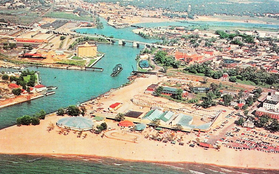 Silver Beach Amusement Park - Vintage Postcard (newer photo)